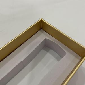 Scatola di imballaggio in cartone rigido regalo di lusso lucido personalizzato con Logo per anziani in rilievo - Product Image 5