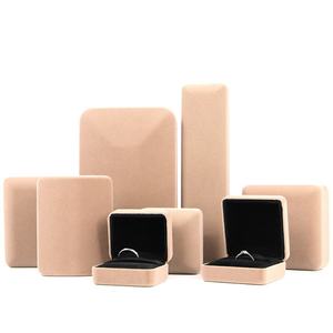 Vente directe du fabricant, boîte à bijoux personnalisée moderne en velours/flanelle, boîte à anneaux en flanelle embryonnaire - Product Image 3