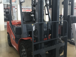 Empilhadeira Diesel de 3 Toneladas para Trabalho em Fábrica e Armazém, Preço Acessível para Revenda - Product Image 4