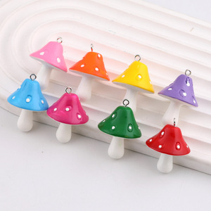 Colgante de resina 3D con diseño de hongo de lunares, colores aleatorios, accesorios de joyería DIY, dijes temáticos con forma de dibujos animados - Product Image 4