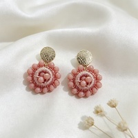 Boucles d'oreilles pendantes en acier inoxydable faites à la main avec perles et fleurs, boucles d'oreilles pendantes florales tissées pour femmes, cadeau de mode