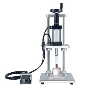 Machine de scellage pneumatique semi-automatique de bureau pour bouteilles en verre, petite machine de capsulage pneumatique pour huiles essentielles et parfums - Product Image 1
