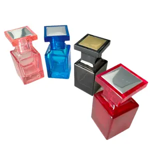 Flacon de parfum en verre personnalisé bleu/rose/rouge/noir mat flacon vaporisateur de parfum vide flacon de parfum à bouchon boule en or avec base