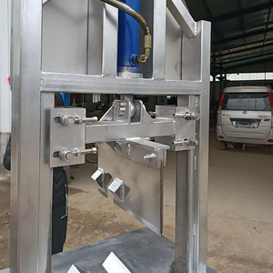 Équipement de <span class=keywords><strong>boucherie</strong></span> CE pour l'élevage de bovins Tête de porc Coupeur à demi-fendre Scie Abattoir de porcs pour ligne d'abattage de porcs - Product Image 3