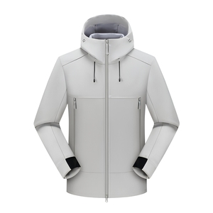 Chaqueta de rendimiento OEM de 300 g/m² de poliéster softshell, chaqueta utilitaria con logotipo personalizado para minoristas estadounidenses de artículos para exteriores. - Product Image 1