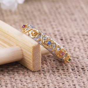 Anello a Cinque Fiori per Donne, Minimalista Bicolore con Accento in Cristallo, Regolabile, Gioiello alla Moda per Dito Indice - Product Image 2