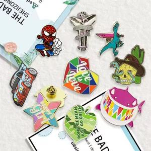 Badges gratuits personnalisés épingles émaillées laiton moderne plaqué or drapeau revers ruban fer Anime Logo cadeau sculpté gravé Technique - Product Image 3