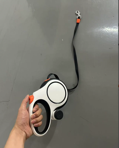 Laisse Rétractable pour Chien avec Frein à Une Main, Verrouillage Pause, Anti-Emmêlement, Crochet Rotatif à 360°, Poignée Confortable pour la Marche et la Course en Extérieur - Product Image 6