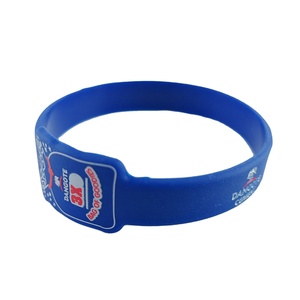 Venta al por mayor de pulseras personalizadas de goma nueva moda pulseras de silicona brazalete - Product Image 1