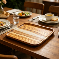 Plateau de service en bois d'olivier et résine 20x20x1,5cm, plateau carré design rivière pour aliments, charcuterie, table basse et décoration intérieure