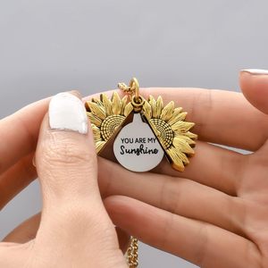 Collana con medaglione di girasole con foto personalizzata SLOONG "tu sei <span class=keywords><strong>il</strong></span> <span class=keywords><strong>mio</strong></span> sole" <span class=keywords><strong>gioielli</strong></span> incisi regalo per la festa della mamma per le donne - Product Image 5
