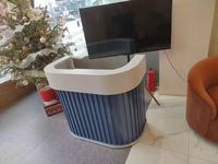 Comptoir de réception moderne personnalisé en acier inoxydable argenté avec éclairage LED pour salon de beauté, spa, bureau, bar