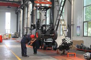 חדש 2 טון סולר מלגזה עם מחיר טוב סגור מונית מלגזה מופעל על ידי מנוע דיזל - Product Image 6