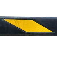 Protection d'angle en caoutchouc avec 4 blocs réfléchissants jaunes en forme de flèche, protection de bord mural en L pour la sécurité des garages et des entrepôts