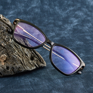 Gafas Falaier Cat Eye C5 con Montura Completa en Bloques de Color Rosa y Rojo, Lentes AC Anti Luz Azul para Mujer, Patillas Metálicas con Resorte - Product Image 2