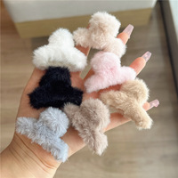 Coréen mini peluche couleur unie une ligne pince à griffes doux fourrure tempérament Simple requin griffe mode douce fille cheveux accessoires