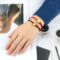 Bracelet porte-bonheur rouge tendance, cordon tressé réglable avec breloque dorée, vente en gros, personnalisation OEM en vrac