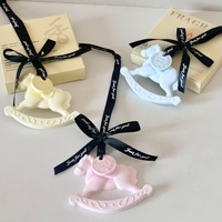 Pendentif d'aromathérapie en gypse pour rafraîchir l'air, idéal pour la maison, la garde-robe, la voiture, ou comme souvenir festif en boîte