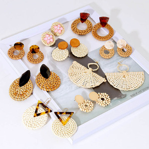 Pendentif cerceau <span class=keywords><strong>en</strong></span> bambou tissé <span class=keywords><strong>en</strong></span> <span class=keywords><strong>bois</strong></span> de rotin géométrique fait à la main pour les fêtes d'anniversaire cadeau d'anniversaire unique de style coré<span class=keywords><strong>en</strong></span> - Product Image 4