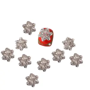 2024 New Design Christmas Snow Flake Luxury Golden Silver DIY Popular Nail Art Charms for Winter Decoration