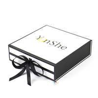 Papier au design de luxe, tissu soyeux noir à l'intérieur du coffret cadeau avec couvercle magnétique, boîte à ruban en papier rigide noir pour expédition