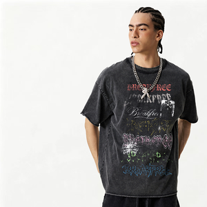 เสื้อยืดคอกลมพิมพ์ลายดิจิทัลพร้อมตัวอักษรพิมพ์ซ้อน สไตล์วินเทจและดีไซน์ขาดๆ แบบหลวมๆ แขนพับได้ - Product Image 1