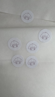 Autocollants en papier autocollants imprimés sur mesure avec pelliculage mat, logo violet pour l'emballage de vêtements et de marques de mode