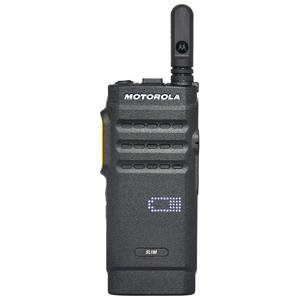Цифровая мобильная радиостанция MOTOROLA SL1M, защита IP54, диапазон 403-470 МГц UHF, сертифицирована FCC, дальность действия 2,5 км, аккумулятор 2000-2500 мАч - Product Image 1