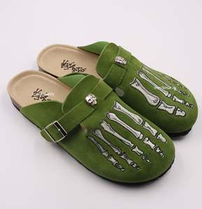 Tailles, couleurs, motifs et designs de créateurs de haute qualité personnalisés pour les pantoufles pour hommes et femmes - Product Image 1