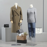Présentoir de vêtements de table humaine pour femmes