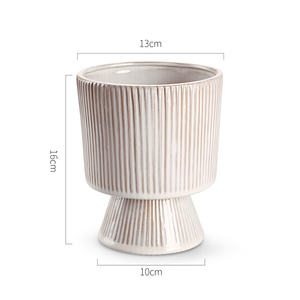 <span class=keywords><strong>Vaso</strong></span> in porcellana bianco lucido in stile cinese puro moderno <span class=keywords><strong>con</strong></span> supporto per piedi <span class=keywords><strong>con</strong></span> striscia verticale in rilievo <span class=keywords><strong>con</strong></span> Design rustico feste natalizie - Product Image 1