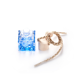 Penyegar udara cair <span class=keywords><strong>Diffuser</strong></span> parfum mobil, botol kaca <span class=keywords><strong>Mini</strong></span> persegi warna-warni portabel kosong gantung minyak kecil tutup kayu - Product Image 5
