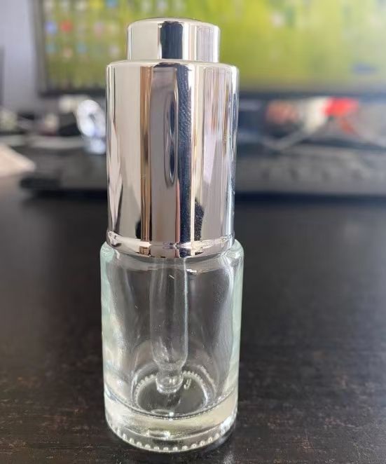 ขวดใส ฝาสีเงิน