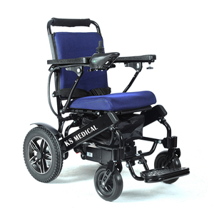 รถเข็นไฟฟ้า KSM-601 น้ำหนักเบา พับได้ แข็งแรง ทนทาน ได้รับการรับรองจากสายการบิน พร้อมมอเตอร์ในตัว ยางตัน - Product Image 1