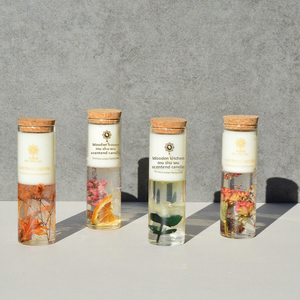 Bougie parfumée en verre conique pour décoration d'intérieur, style botanique, parfum de luxe, rose française, miel, pêche, mariage - Product Image 3