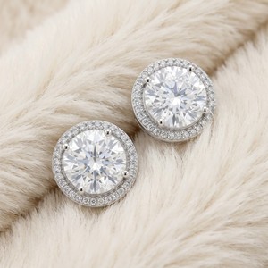 Boucles d'oreilles clous en argent plaqué OEM/ODM avec halo de zircone cubique rondes pour femmes, bijoux fins en gros - Product Image 2