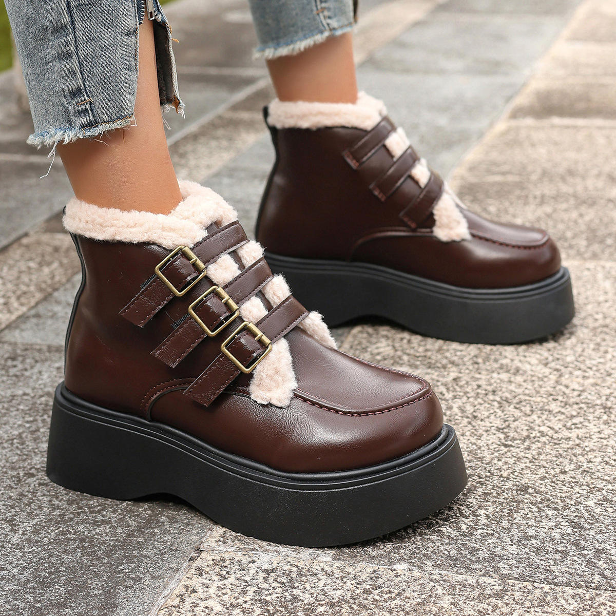 สีน้ำตาล