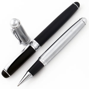 ปากกาลูกลื่นเจลคาร์บอนไฟเบอร์สีดำหนัก พร้อมโลโก้สั่งทำ หมึกสีน้ำเงิน ขนาดหัวเขียน 0.5 มม. วัสดุโลหะทนทาน - Product Image 2