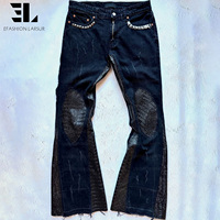 Pantalon en jean évasé LARSUR personnalisé avec appliques brodées, déchirures, rivets et coutures à la main, coupe bootcut