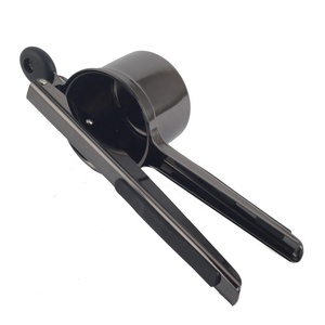 Prensa manual de acero inoxidable con 3 discos intercambiables para hacer puré de patatas esponjoso y spaetzle - Product Image 4