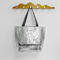 Sac de courses pliable imperméable en PP tissé argenté, avec logo personnalisé, bandoulière, réutilisable, pour les courses, les voyages et l'usage quotidien