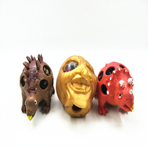 Venta al por mayor de fábrica: Pelotas antiestrés de dinosaurio de alta calidad, personalizables, de malla, para aliviar el estrés, y pelotas de uva para apretar. - Product Image 4