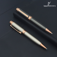 Regalo Empresarial, Bolígrafo de Metal de Alta Gama en Negro y Oro Rosa con Excelente Escritura y Recarga Parker