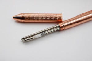 Métal 4 en 1 Multifonctionnel Stylo 4 Couleurs 0.5mm Crayon Mécanique et 3 Couleurs Stylo À Bille dans Un stylo - Product Image 5