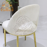 Chaises de mariage empilables durables en velours blanc et acier inoxydable doré, design moderne de luxe, pour hôtels, villas et extérieur, vente en gros