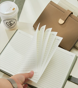 Carnet de notes/agenda en cuir avec logo personnalisé, pochette en PU sur <span class=keywords><strong>le</strong></span> devant, fermeture par boucle à fermoir en PU, emballé dans une boîte - Product Image 2