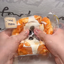 NOUVEAU Jouet Squishy Carré TikTok Viral en Forme de Perle de Sucre Noir - Cadeau Anti-Stress Collant Thème Alimentaire pour Adultes - Product Image 2