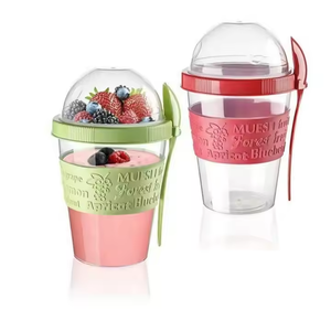 Taza de leche de <span class=keywords><strong>cereales</strong></span> barata certificada BSCI, taza de desayuno de yogur de plástico para llevar con tapa y cuchara - Product Image 5