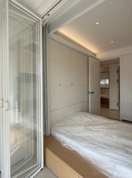 Ensemble de meubles de chambre modulaires avec système de rangement intégré, lit et bureau