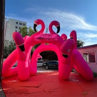 Arche de ballons gonflables géants en forme de flamant rose pour les décorations d'événements de festivals de musique électronique